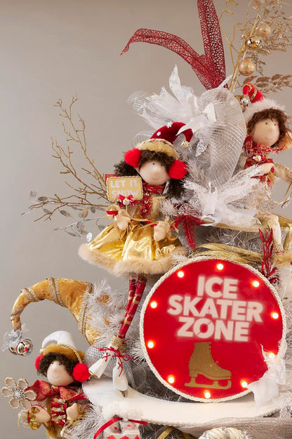 muñeca duende duenda patinador de hielo, patines de hielo, ice skater, chamarra, señal, let it snow, nieve, navidad, xmas handmade hecho a mano, rojo, blanco, dorado, plata, queca designs