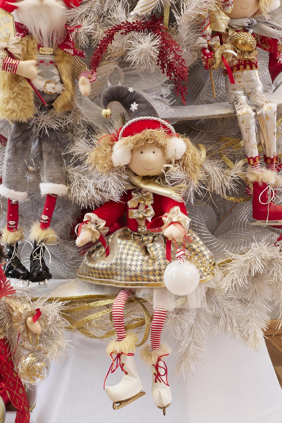 muñeca duende duenda patinador de hielo, patines de hielo, ice skater, falda, chaqueta, peluche, esfera, navidad, xmas handmade hecho a mano, rojo, blanco, dorado, plata, queca designs