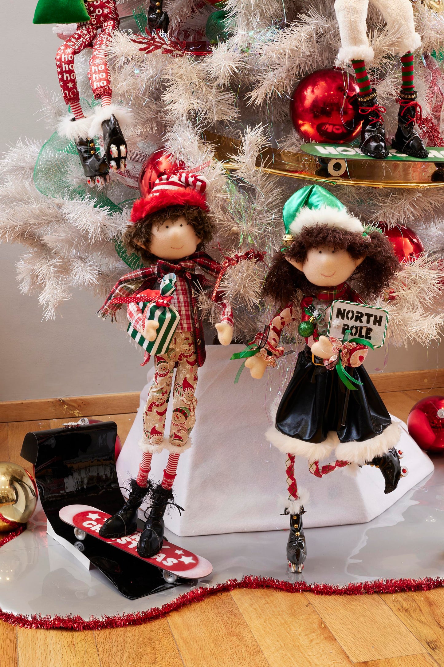 muñeco duende patinador, patineta, merry christmas, gorro, regalo, navidad, roller skaters, xmas handmade hecho a mano, verde, rojo, blanco, dorado, negro, queca design