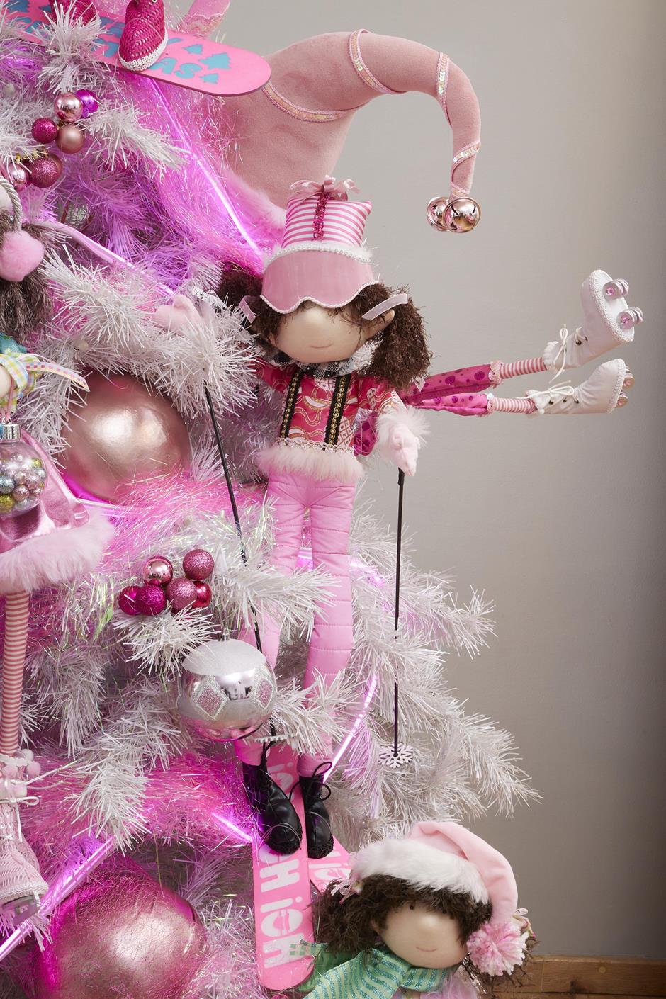 muñeca, duende, duenda, esquiadora, esquís, ho ho ho, merry christmas, navidad, winter, invierno, xmas, handmade, hecho a mano, negro, rosa, dorado, blanco, pink, rosa mexicano, fucsia, fiusha, xmas ski, merry pinkmas, queca designs